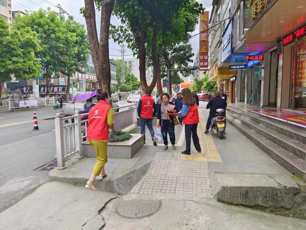 巴中市秦巴農(nóng)業(yè)融資擔(dān)保股份有限公司開展“創(chuàng)建文明城市，傳遞文明理念”主題創(chuàng)文宣傳活動