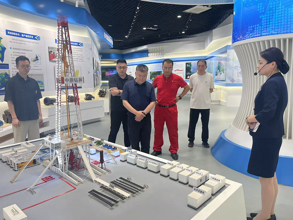 集團(tuán)黨委副書記、總經(jīng)理沈鵬帶隊(duì)到普光氣田考察交流